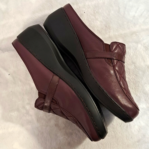 Easy Spirit Shoes - Picture 2 of 7